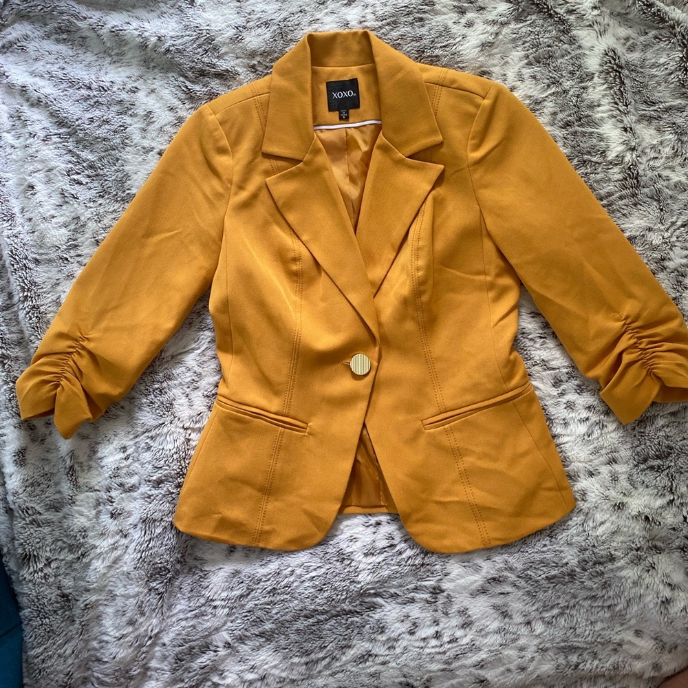 Yellow/gold blazer